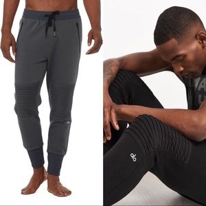 ALO Yoga Men's Ribbed Knee Joggers - Charcoal